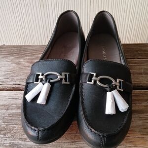 AEROSOLES Black Loafers with Silver Detailing